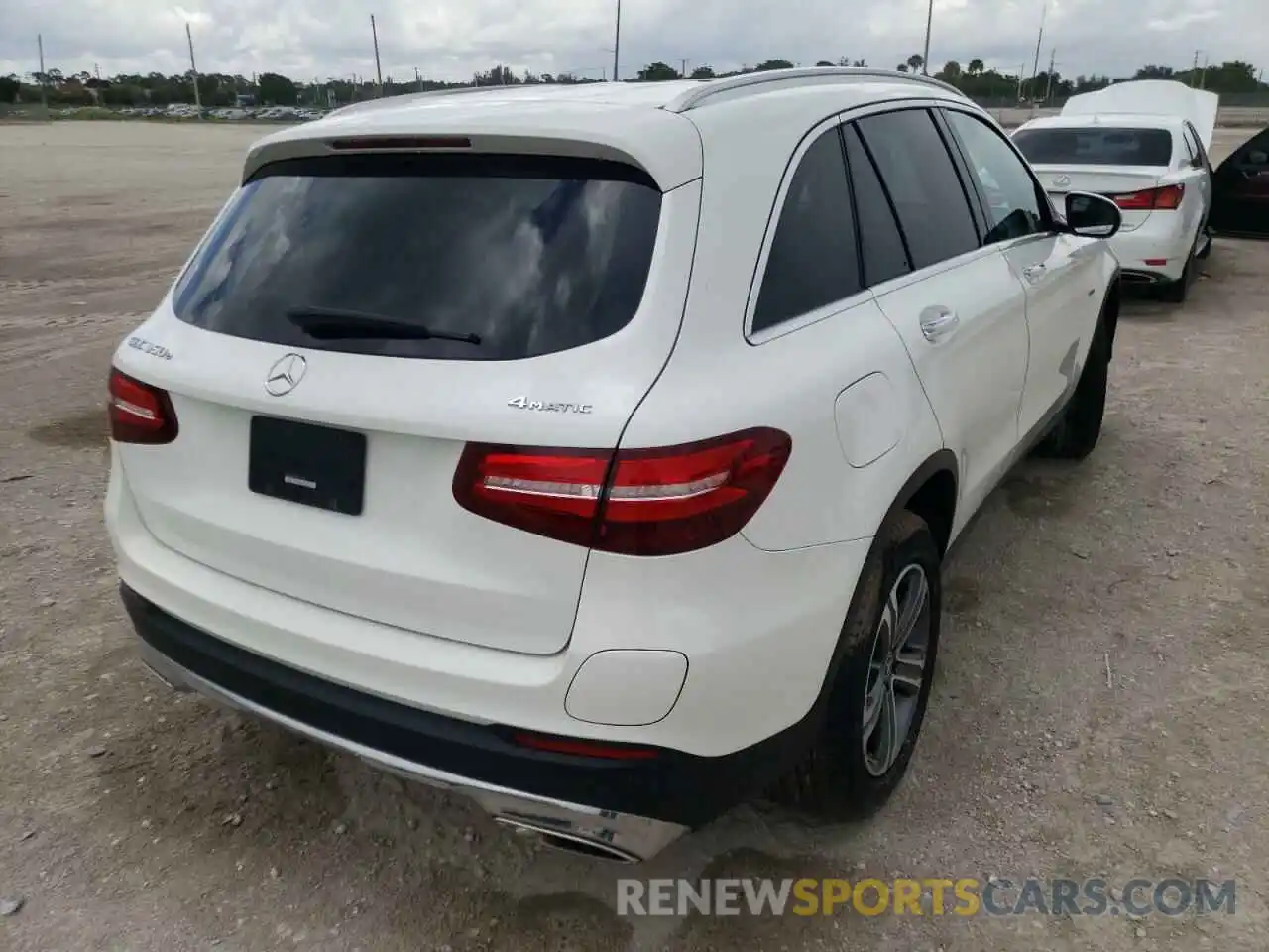 4 Photograph of a damaged car WDC0G5EB3KF612660 MERCEDES-BENZ GLC-CLASS 2019