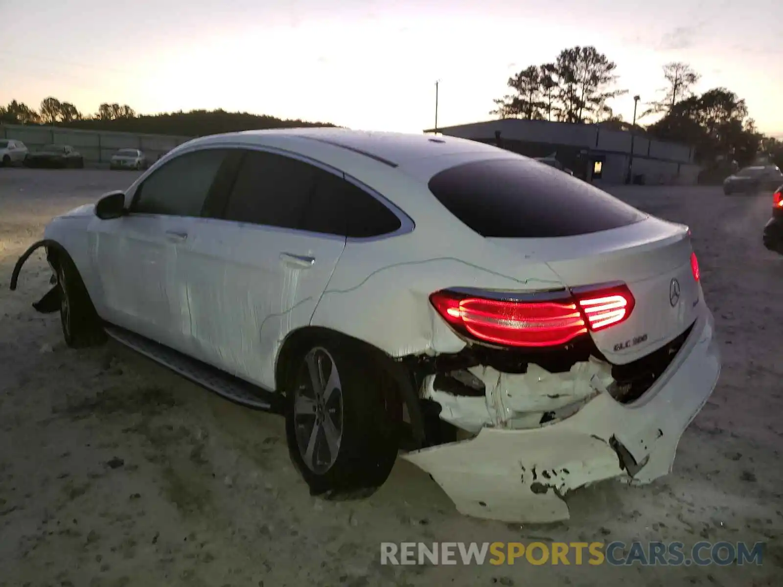 3 Photograph of a damaged car WDC0J4KB3KF598498 MERCEDES-BENZ GLC-CLASS 2019