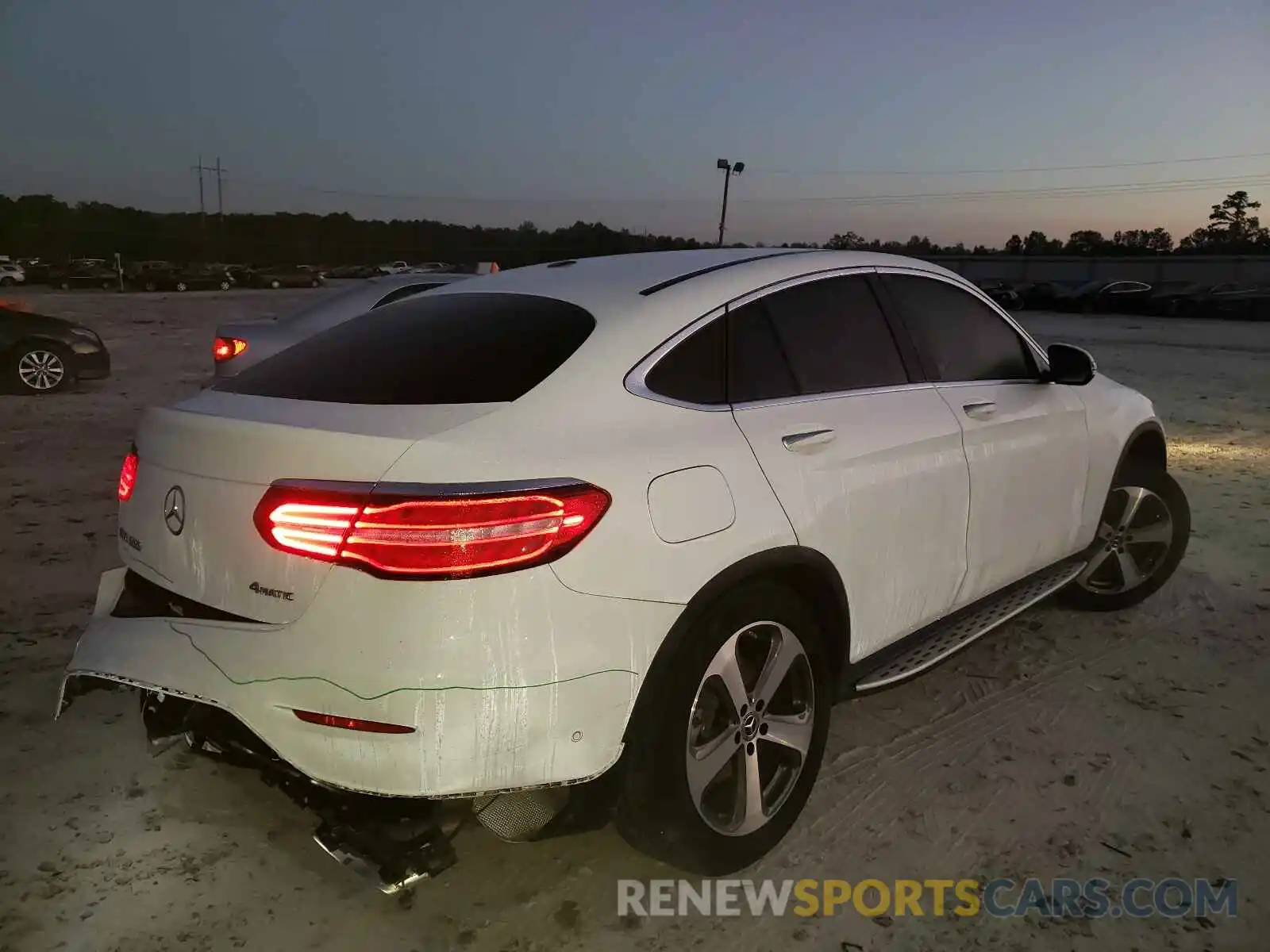 4 Photograph of a damaged car WDC0J4KB3KF598498 MERCEDES-BENZ GLC-CLASS 2019