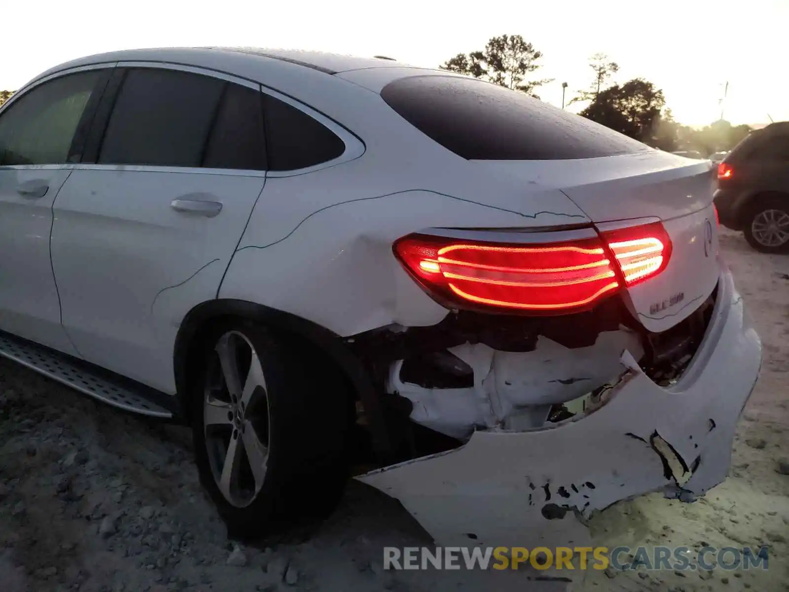 9 Photograph of a damaged car WDC0J4KB3KF598498 MERCEDES-BENZ GLC-CLASS 2019