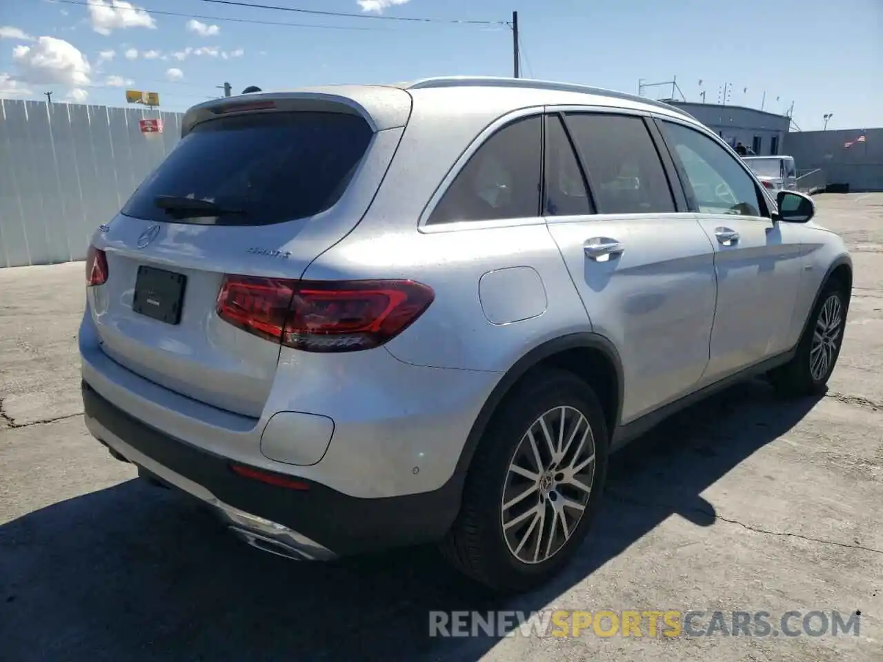 4 Photograph of a damaged car W1N0G5DB8LF778397 MERCEDES-BENZ GLC-CLASS 2020