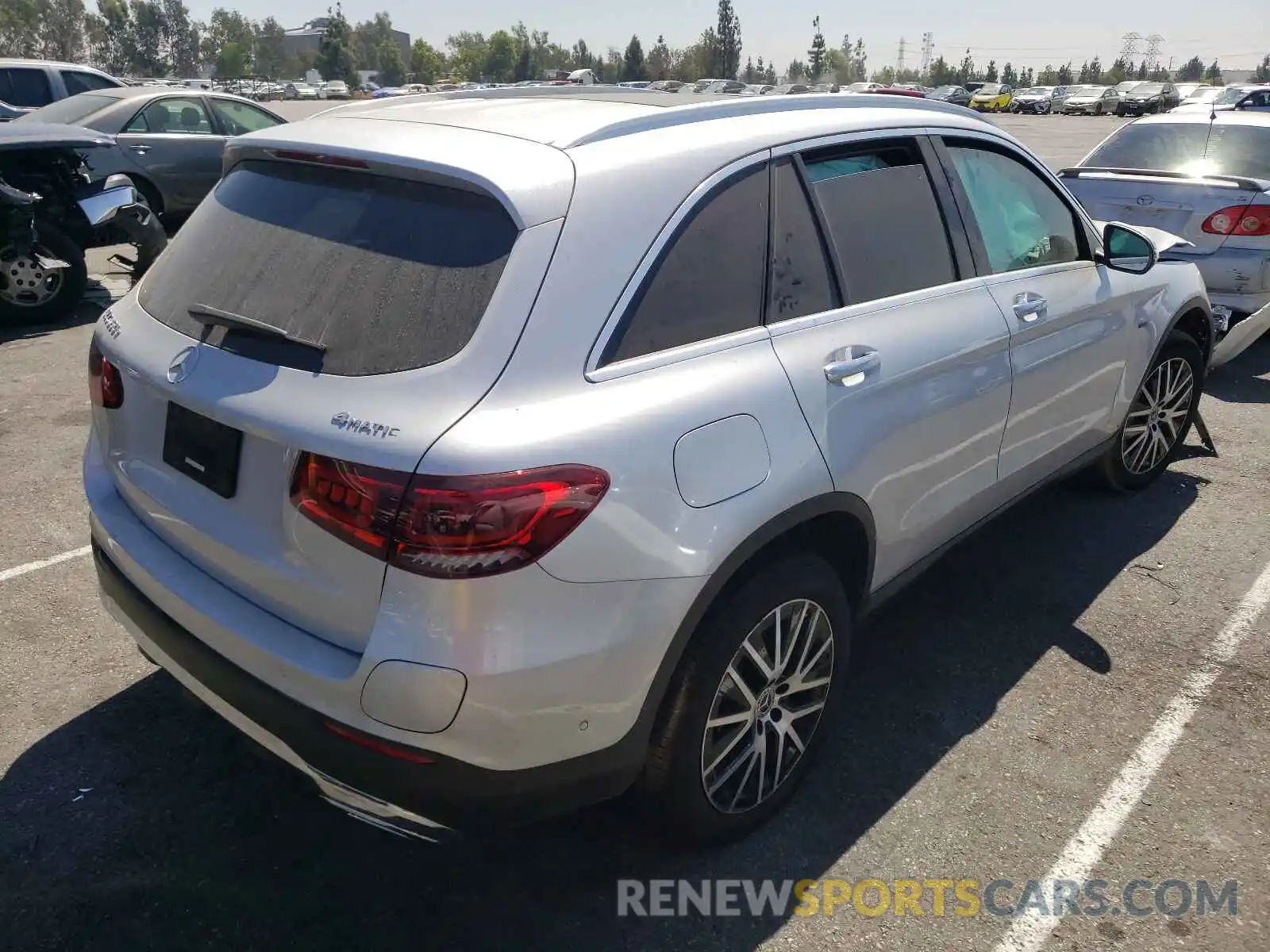 4 Photograph of a damaged car W1N0G5DBXLF777915 MERCEDES-BENZ GLC-CLASS 2020