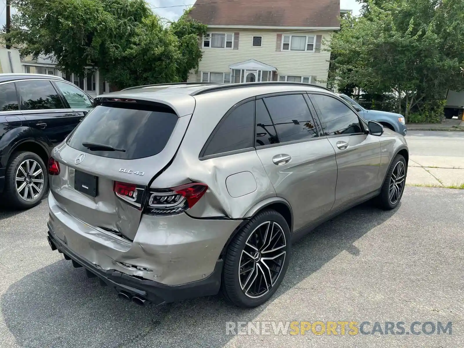 4 Photograph of a damaged car W1N0G6EB5LF806659 MERCEDES-BENZ GLC-CLASS 2020