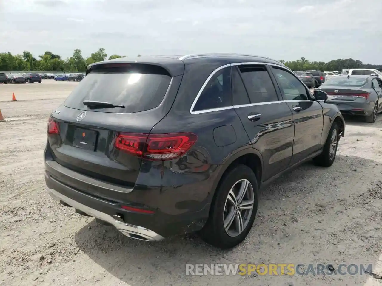 4 Photograph of a damaged car W1N0G8DB0LF858004 MERCEDES-BENZ GLC-CLASS 2020