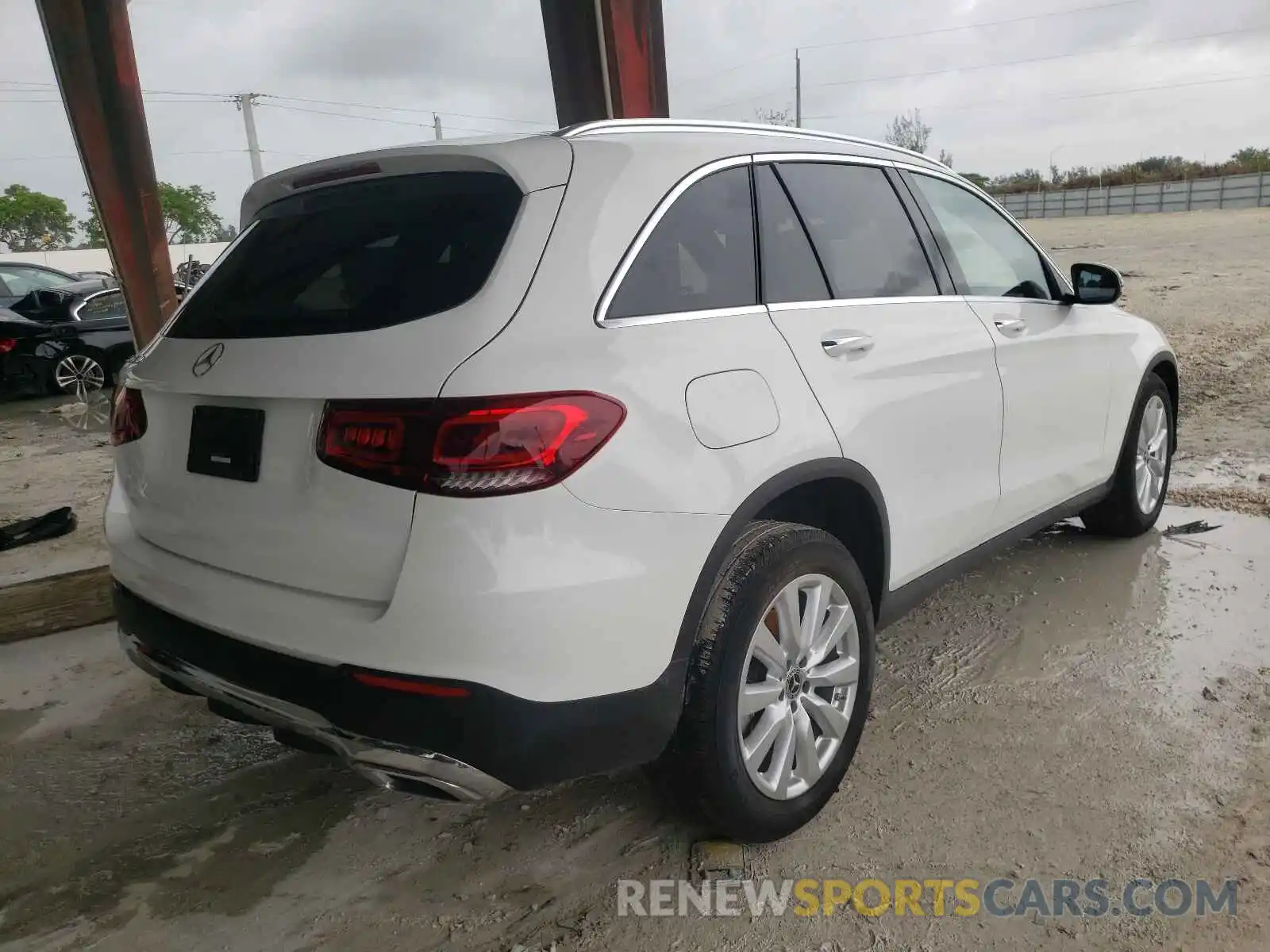 4 Photograph of a damaged car W1N0G8DB2LF804980 MERCEDES-BENZ GLC-CLASS 2020