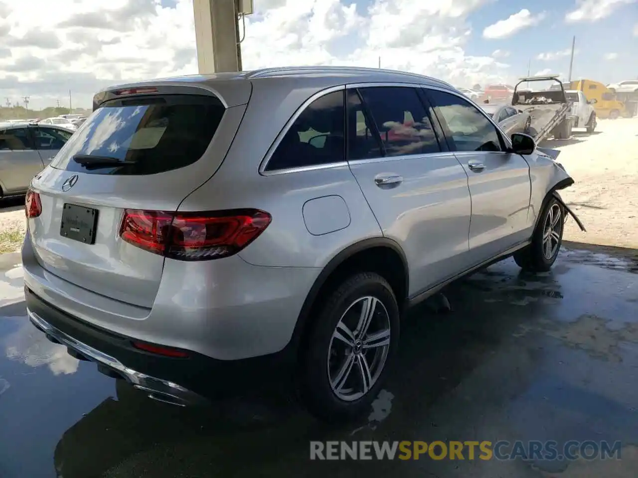 4 Photograph of a damaged car W1N0G8DB3LF785839 MERCEDES-BENZ GLC-CLASS 2020