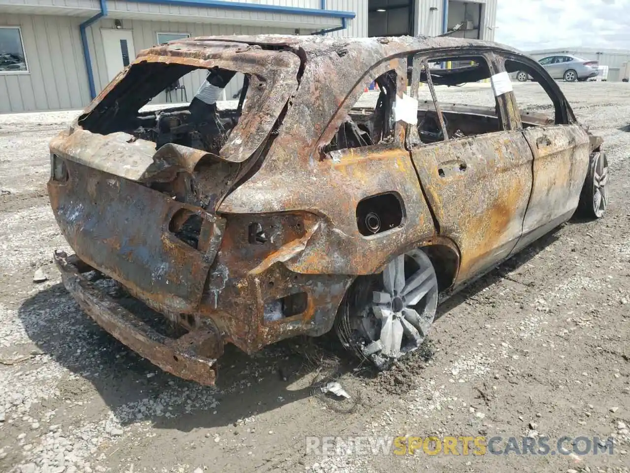 4 Photograph of a damaged car W1N0G8DB7LF829308 MERCEDES-BENZ GLC-CLASS 2020