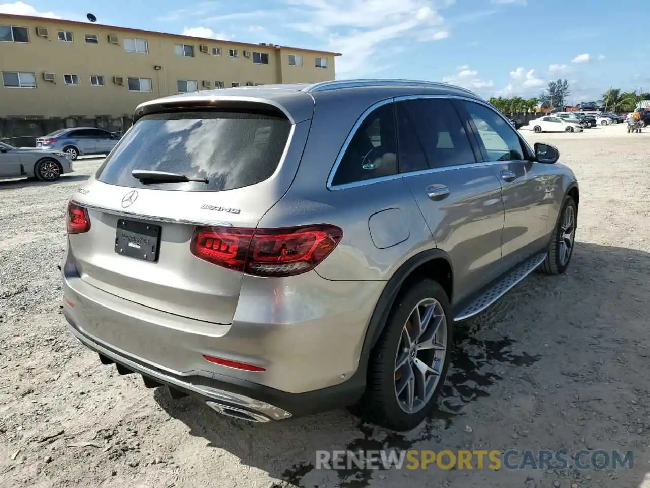 4 Photograph of a damaged car W1N0G8DB7LF849011 MERCEDES-BENZ GLC-CLASS 2020