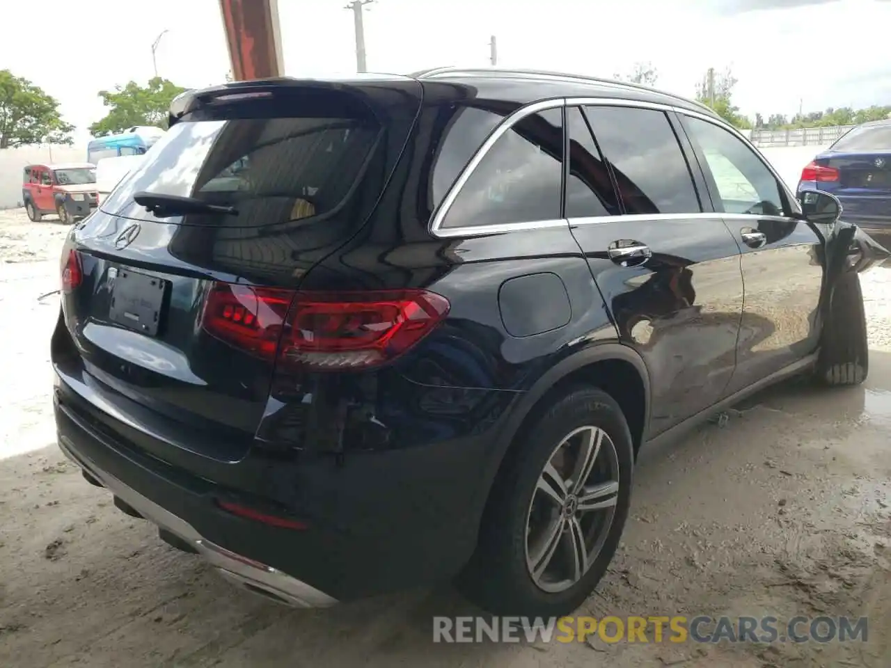 4 Photograph of a damaged car W1N0G8DB7LF858016 MERCEDES-BENZ GLC-CLASS 2020