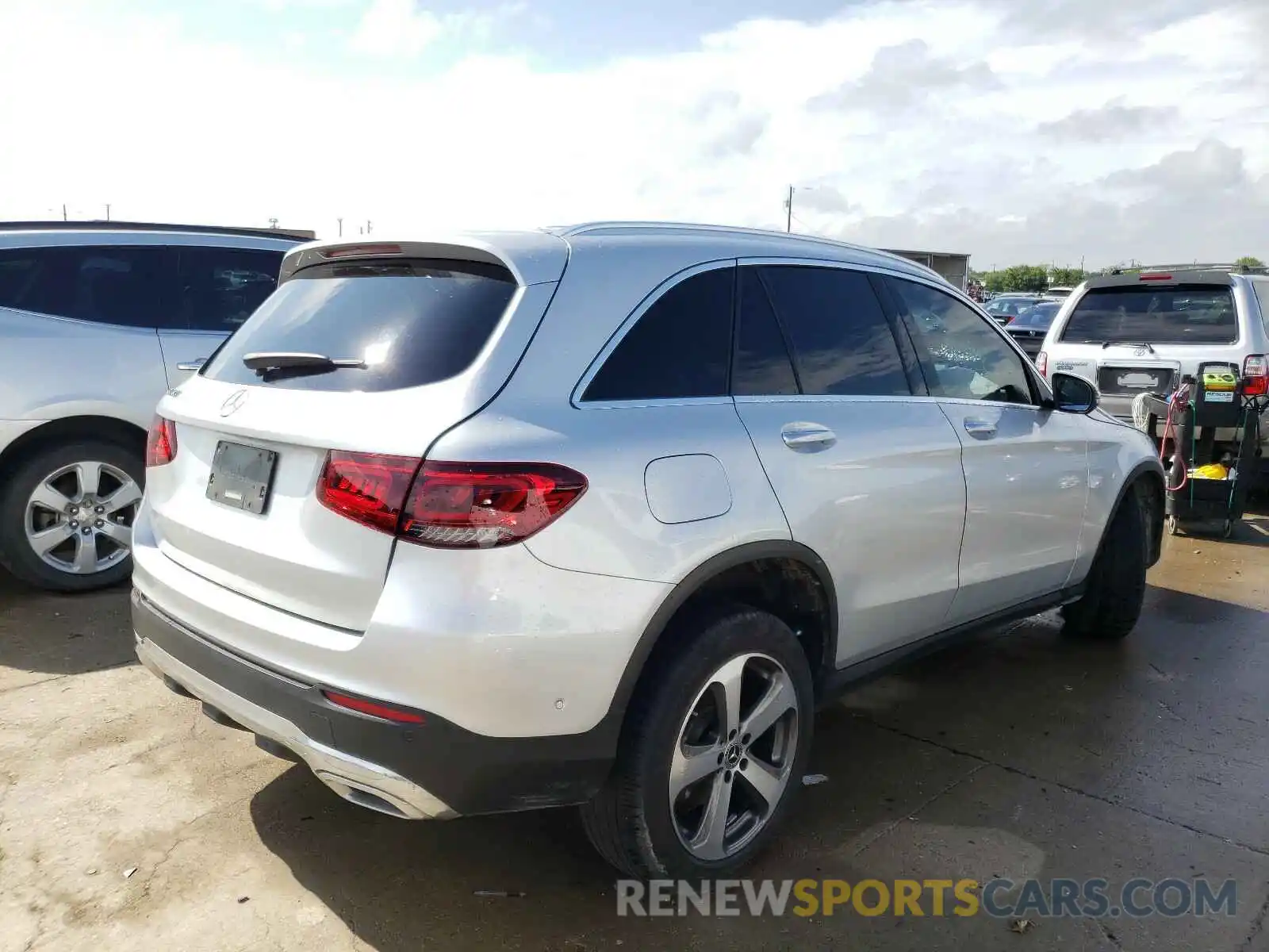 4 Photograph of a damaged car W1N0G8DB8LF823257 MERCEDES-BENZ GLC-CLASS 2020