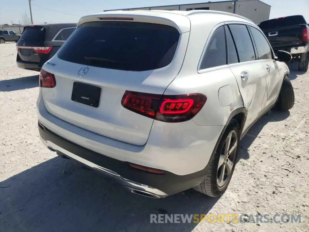 4 Photograph of a damaged car W1N0G8DB8LF834176 MERCEDES-BENZ GLC-CLASS 2020