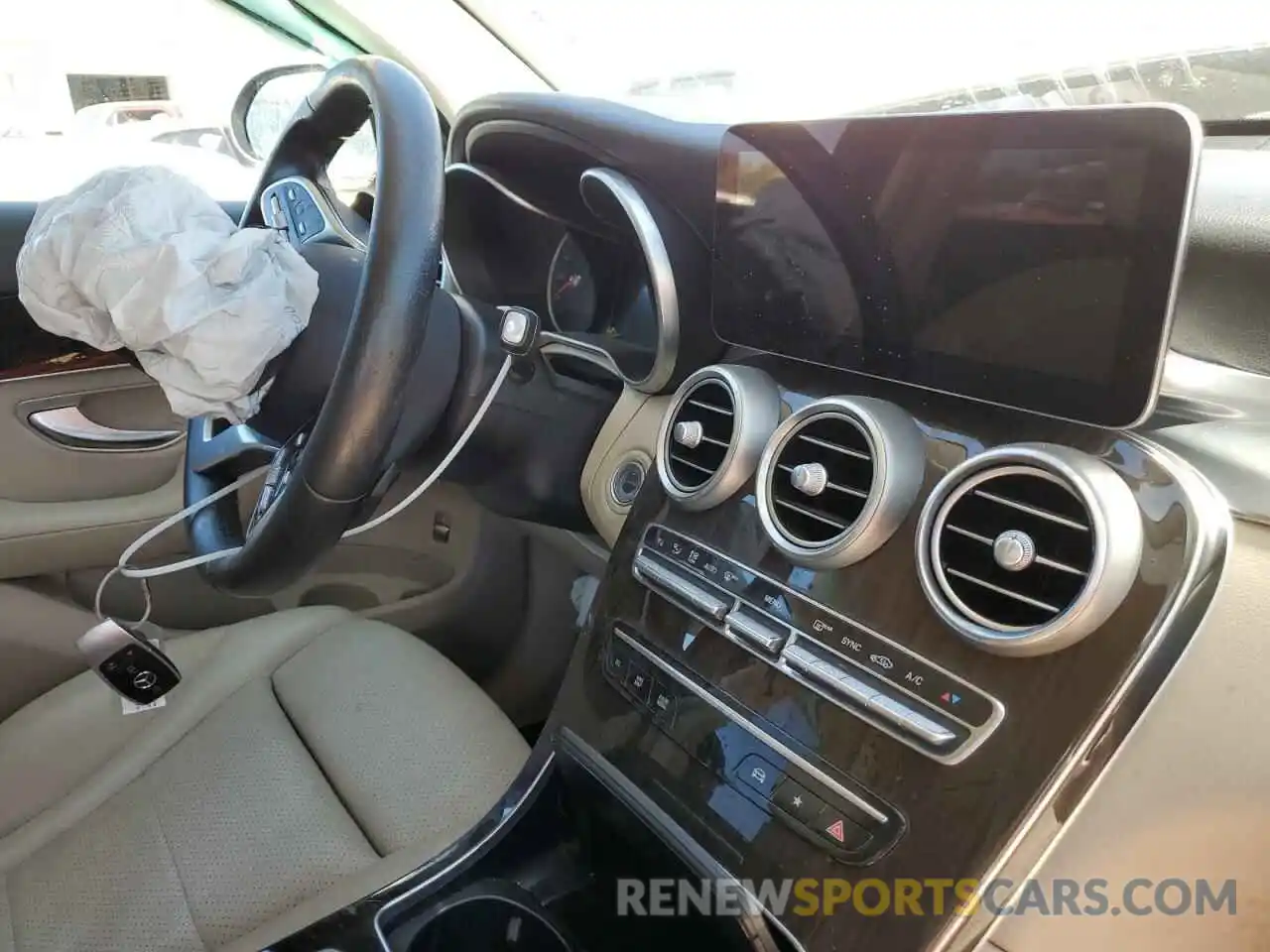 9 Photograph of a damaged car W1N0G8DB9LF775607 MERCEDES-BENZ GLC-CLASS 2020