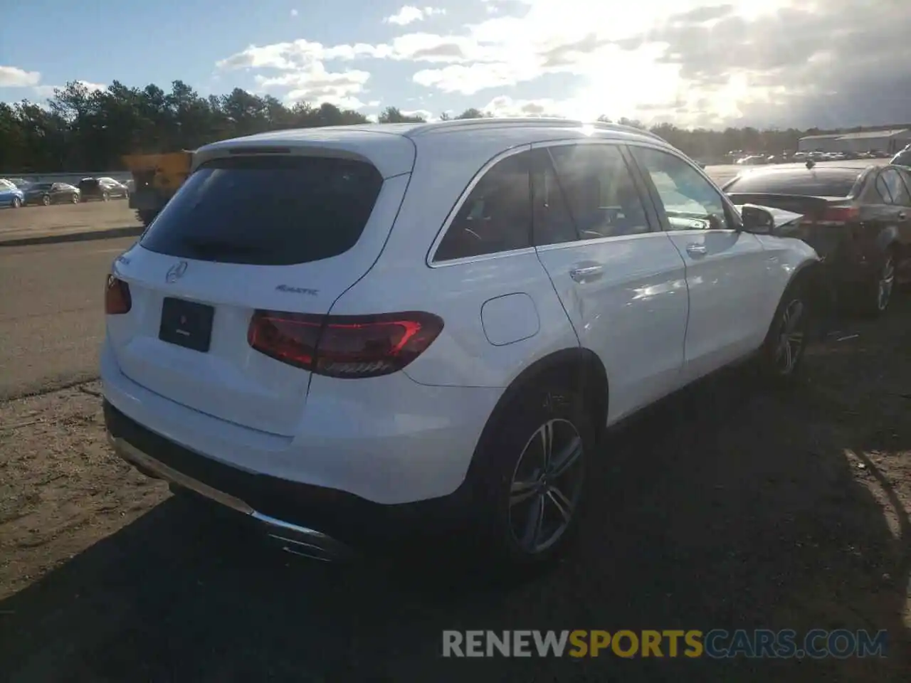 4 Photograph of a damaged car W1N0G8EB0LF853805 MERCEDES-BENZ GLC-CLASS 2020