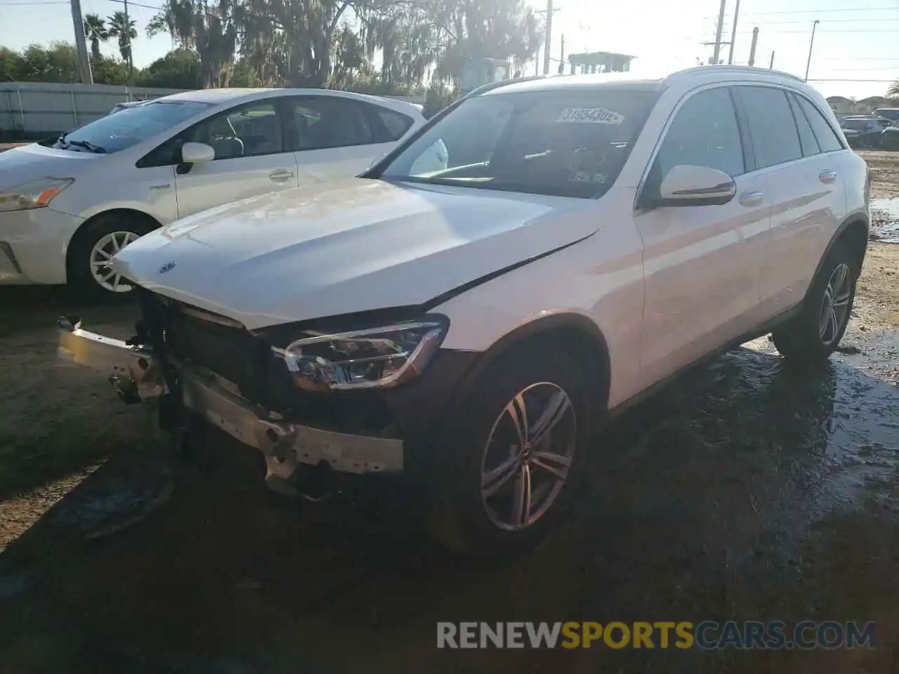 2 Photograph of a damaged car W1N0G8EB1LF804628 MERCEDES-BENZ GLC-CLASS 2020