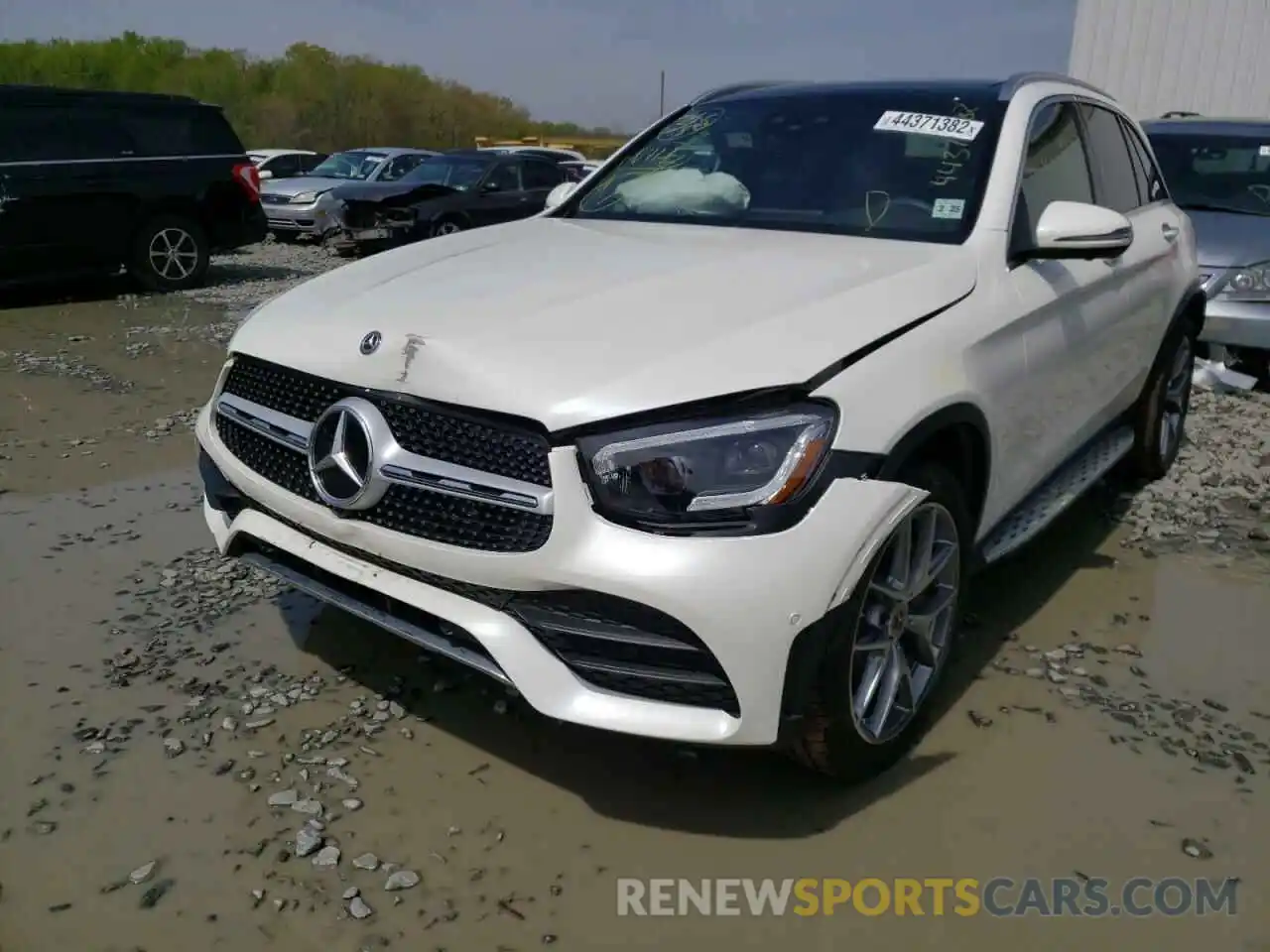 2 Photograph of a damaged car W1N0G8EB2LF795082 MERCEDES-BENZ GLC-CLASS 2020