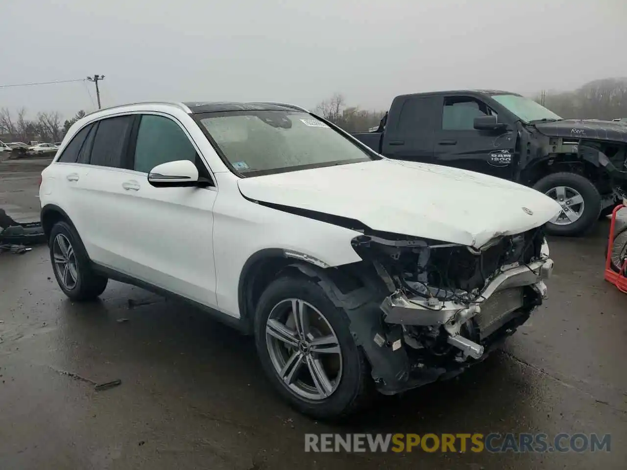 4 Photograph of a damaged car W1N0G8EB8LF827517 MERCEDES-BENZ GLC-CLASS 2020