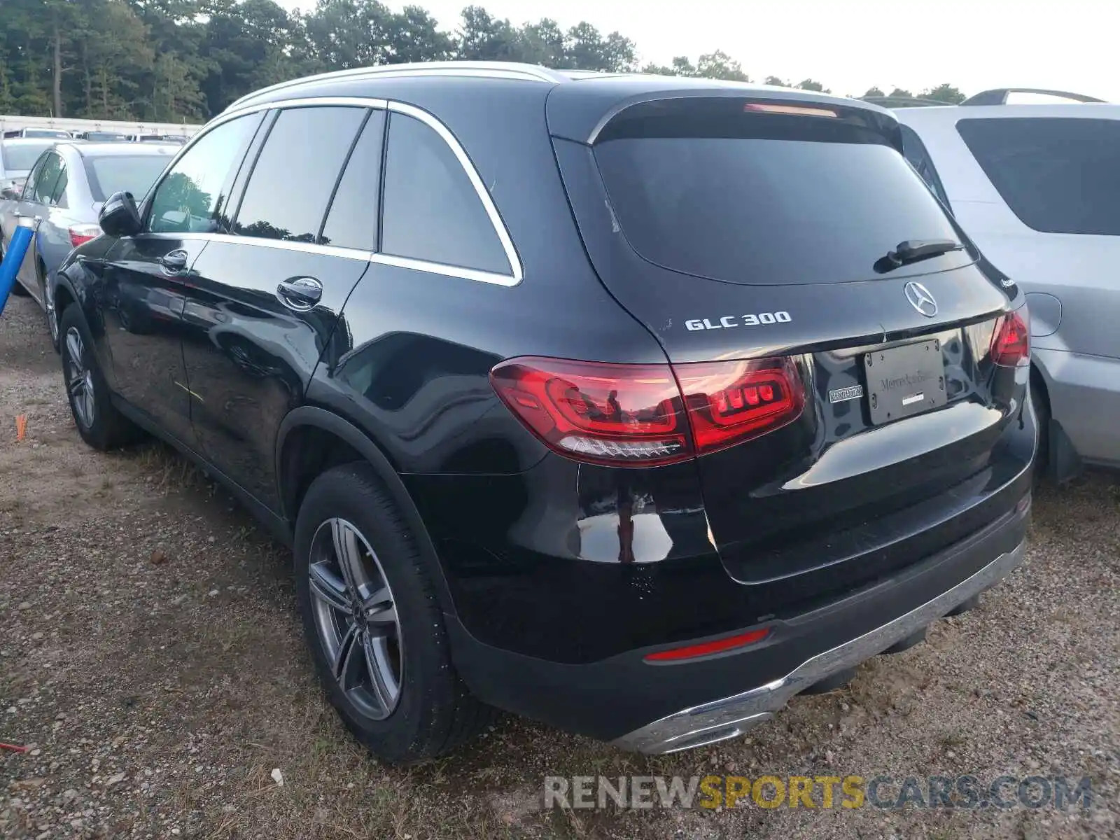 3 Photograph of a damaged car W1N0G8EBXLF825610 MERCEDES-BENZ GLC-CLASS 2020