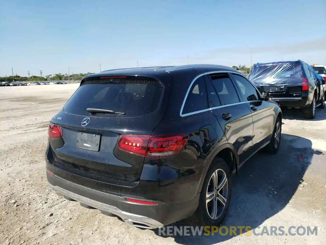 4 Photograph of a damaged car WDC0G8DB4LF694015 MERCEDES-BENZ GLC-CLASS 2020