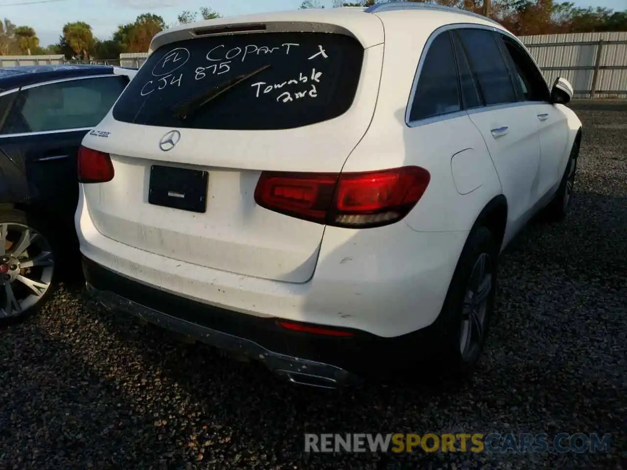 4 Photograph of a damaged car WDC0G8DB6LF682058 MERCEDES-BENZ GLC-CLASS 2020