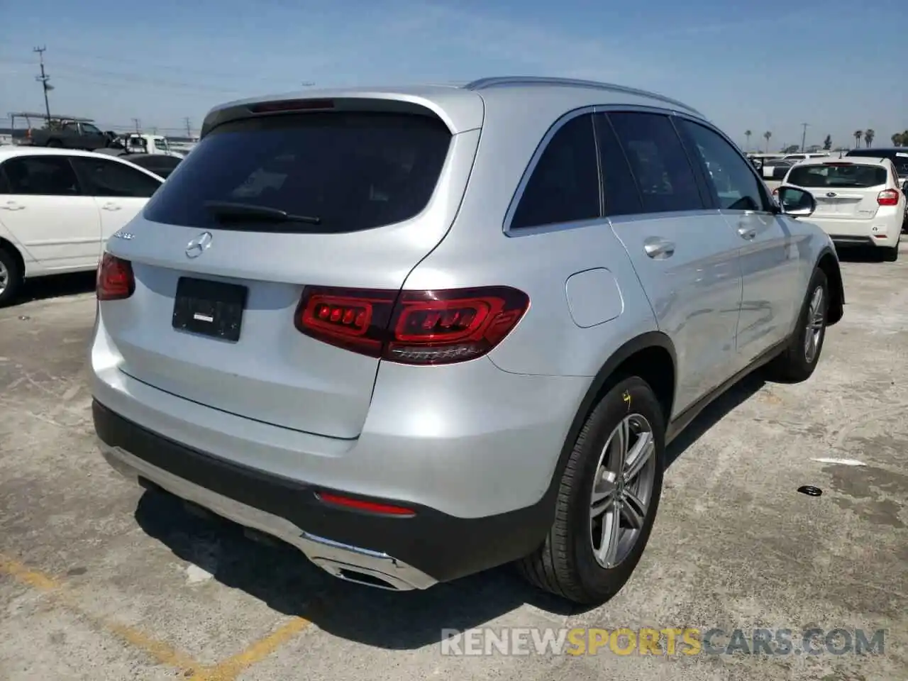 4 Photograph of a damaged car WDC0G8DB6LF738113 MERCEDES-BENZ GLC-CLASS 2020