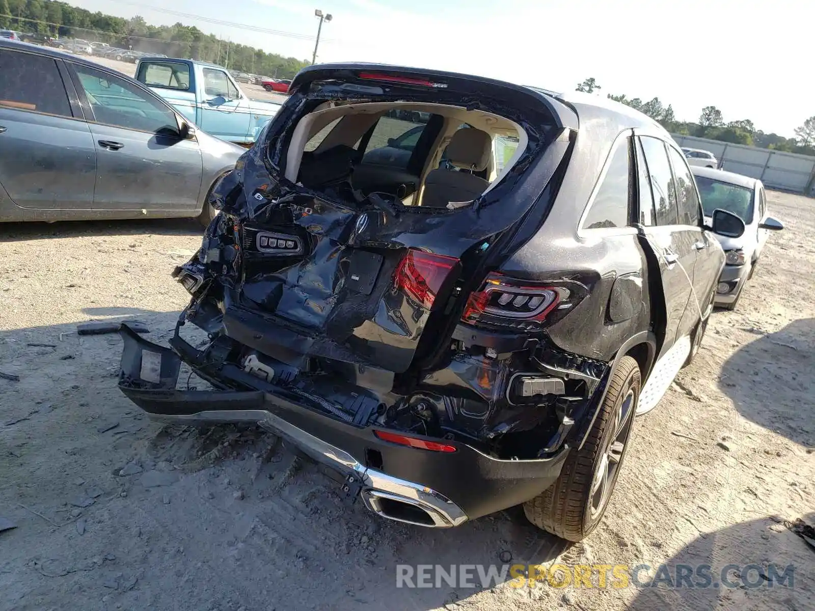 4 Photograph of a damaged car WDC0G8DB7LF711339 MERCEDES-BENZ GLC-CLASS 2020