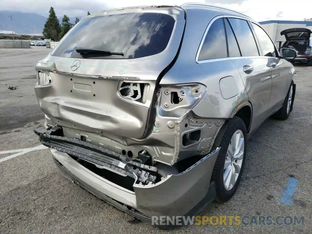 4 Photograph of a damaged car WDC0G8DB7LF744860 MERCEDES-BENZ GLC-CLASS 2020