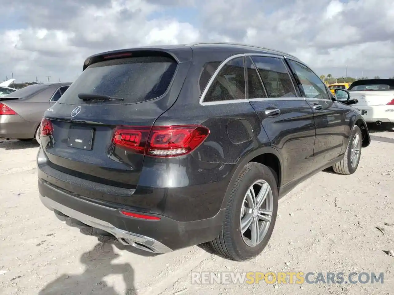 4 Photograph of a damaged car WDC0G8DB8LF697810 MERCEDES-BENZ GLC-CLASS 2020