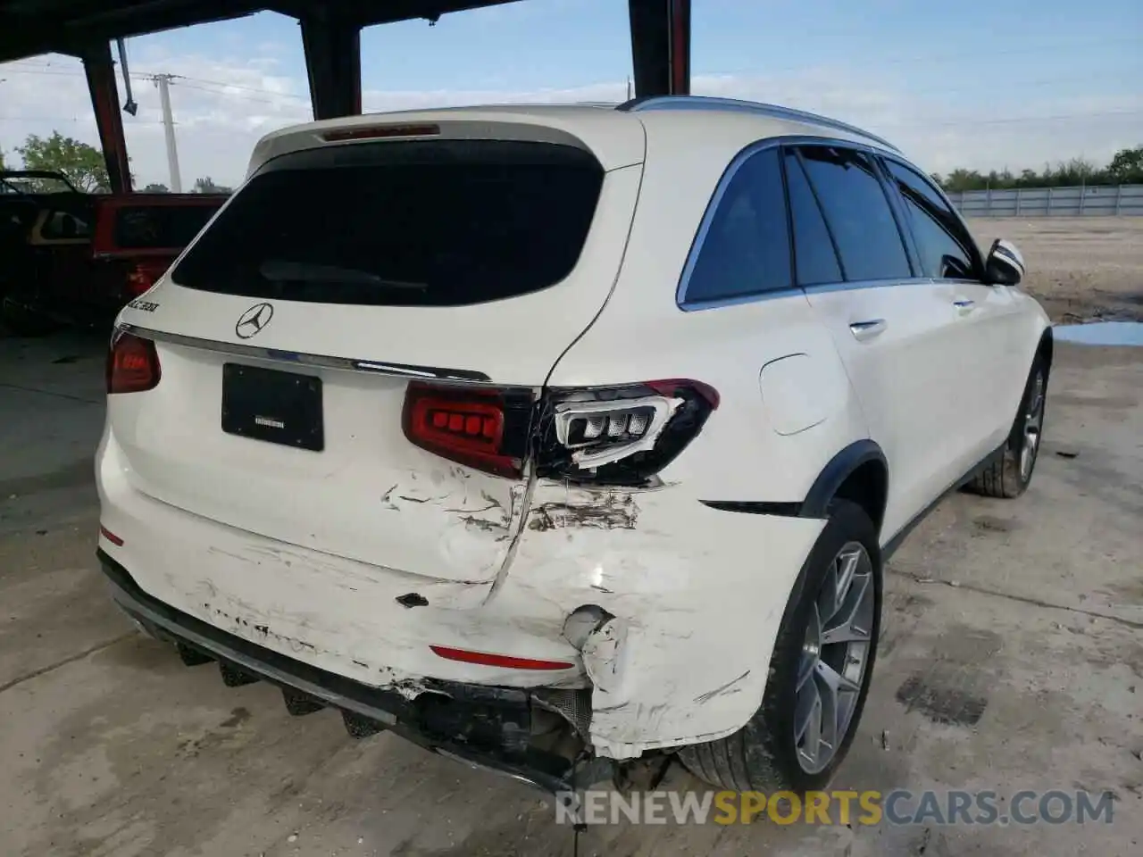 4 Photograph of a damaged car WDC0G8DB8LF708675 MERCEDES-BENZ GLC-CLASS 2020