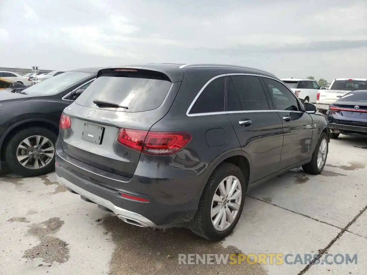 4 Photograph of a damaged car WDC0G8DB8LF724195 MERCEDES-BENZ GLC-CLASS 2020