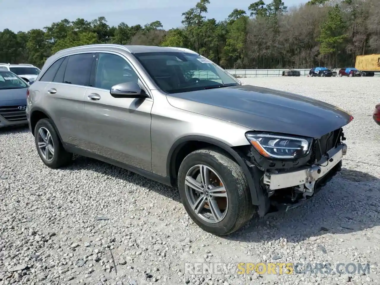 4 Photograph of a damaged car WDC0G8DB9LF698299 MERCEDES-BENZ GLC-CLASS 2020