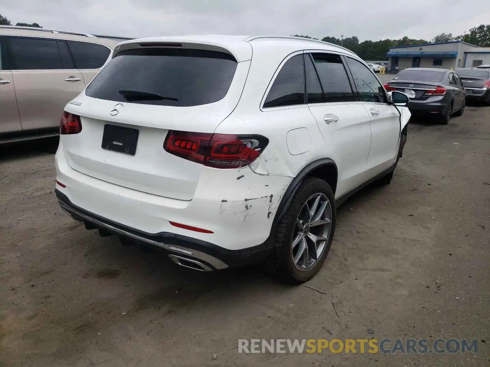 4 Photograph of a damaged car WDC0G8DBXLF676327 MERCEDES-BENZ GLC-CLASS 2020