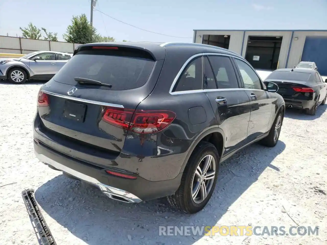 4 Photograph of a damaged car WDC0G8DBXLF728300 MERCEDES-BENZ GLC-CLASS 2020