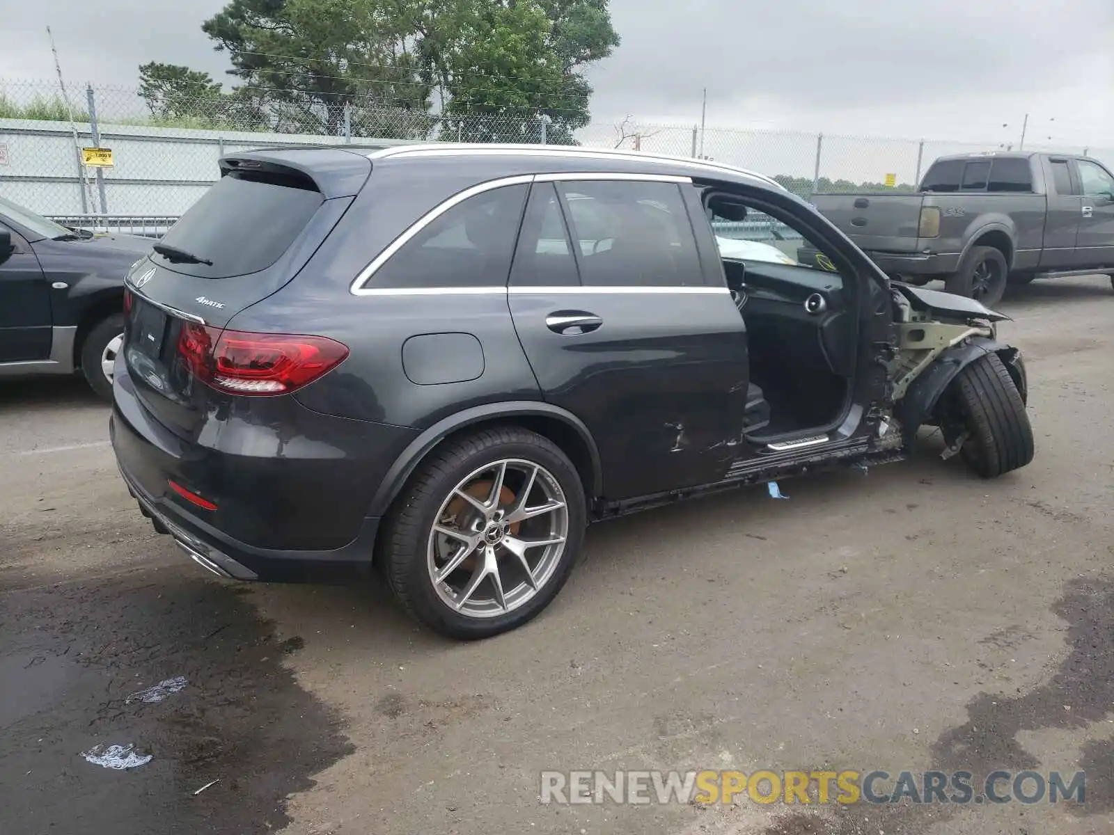 4 Photograph of a damaged car WDC0G8EB2LF751410 MERCEDES-BENZ GLC-CLASS 2020