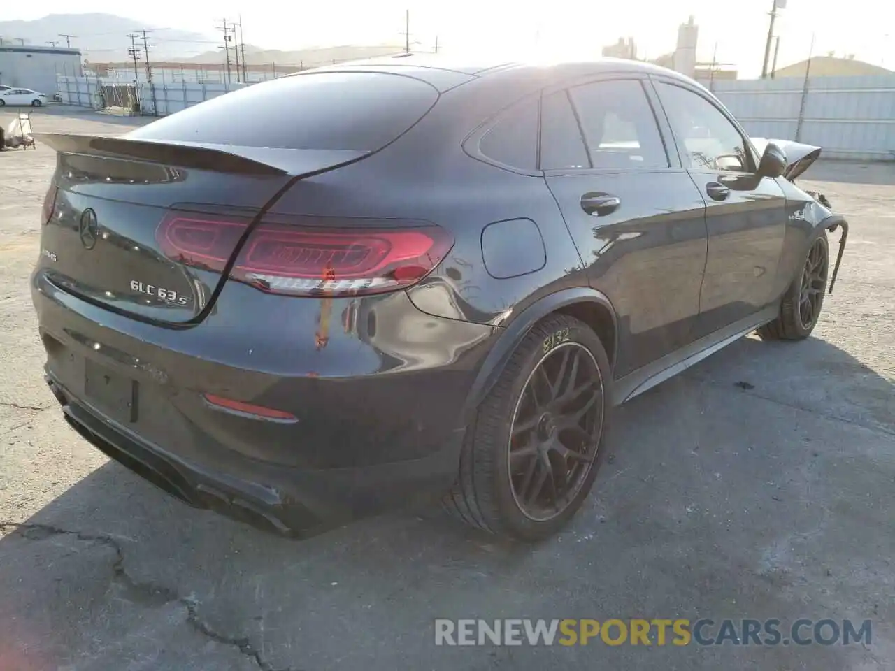 4 Photograph of a damaged car WDC0J8KB2LF747007 MERCEDES-BENZ GLC-CLASS 2020