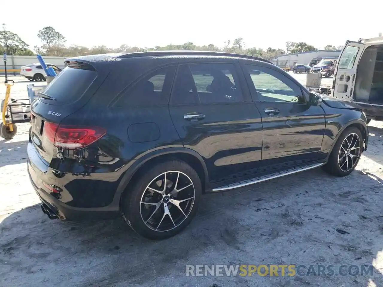 3 Photograph of a damaged car W1N0G6EB8MF921547 MERCEDES-BENZ GLC-CLASS 2021