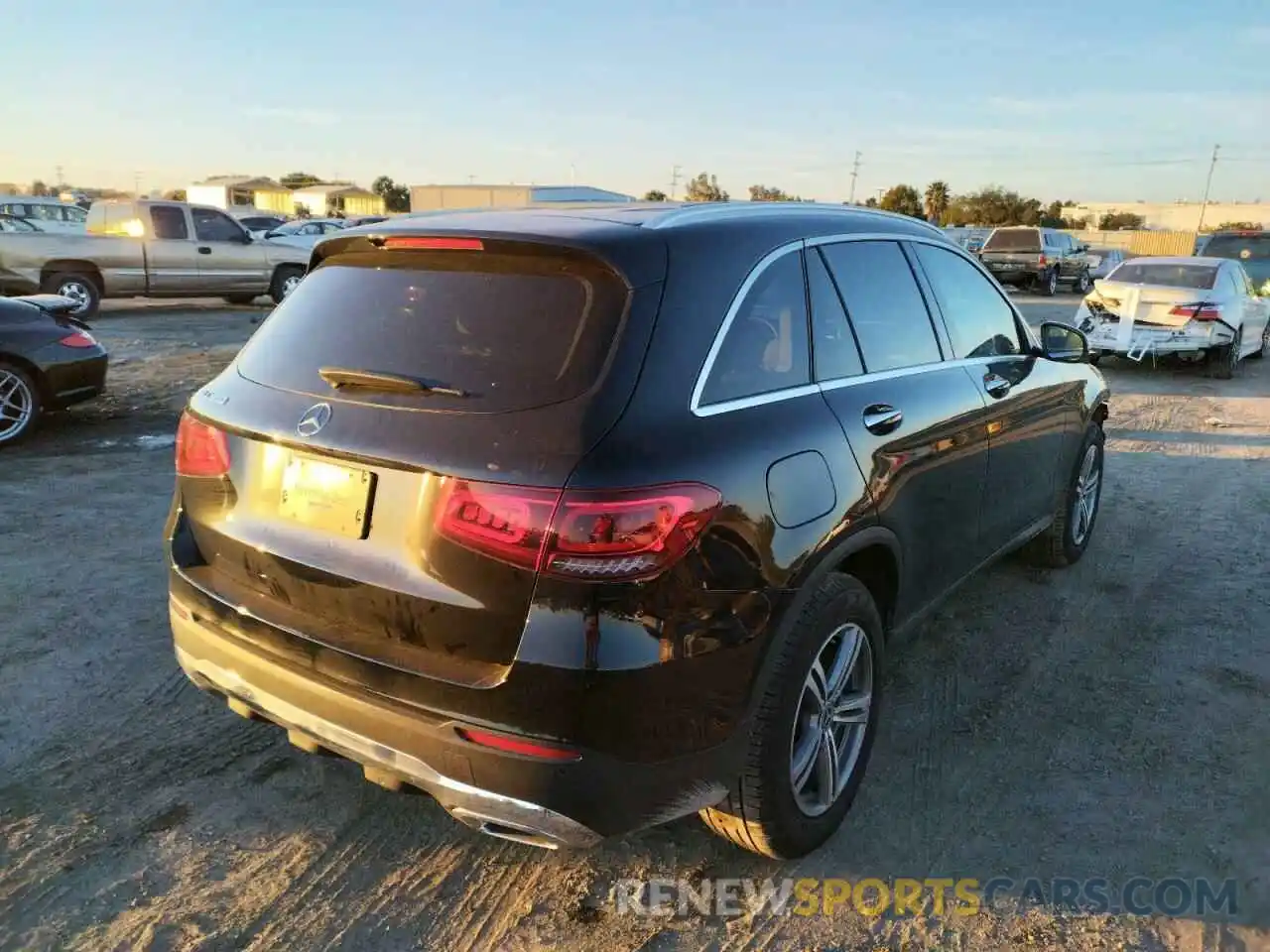 4 Photograph of a damaged car W1N0G8DB2MF894875 MERCEDES-BENZ GLC-CLASS 2021