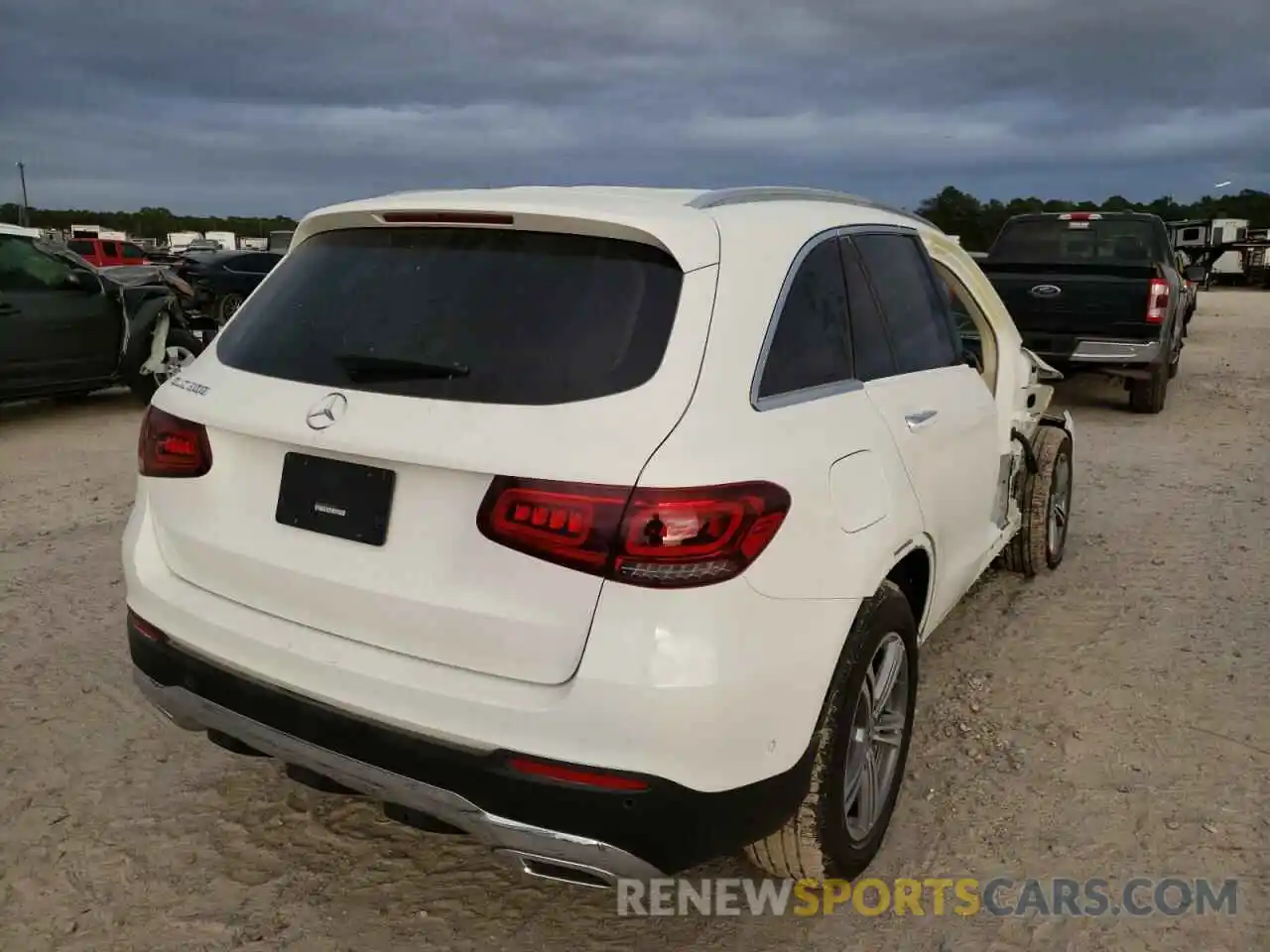 4 Photograph of a damaged car W1N0G8DB5MV288556 MERCEDES-BENZ GLC-CLASS 2021