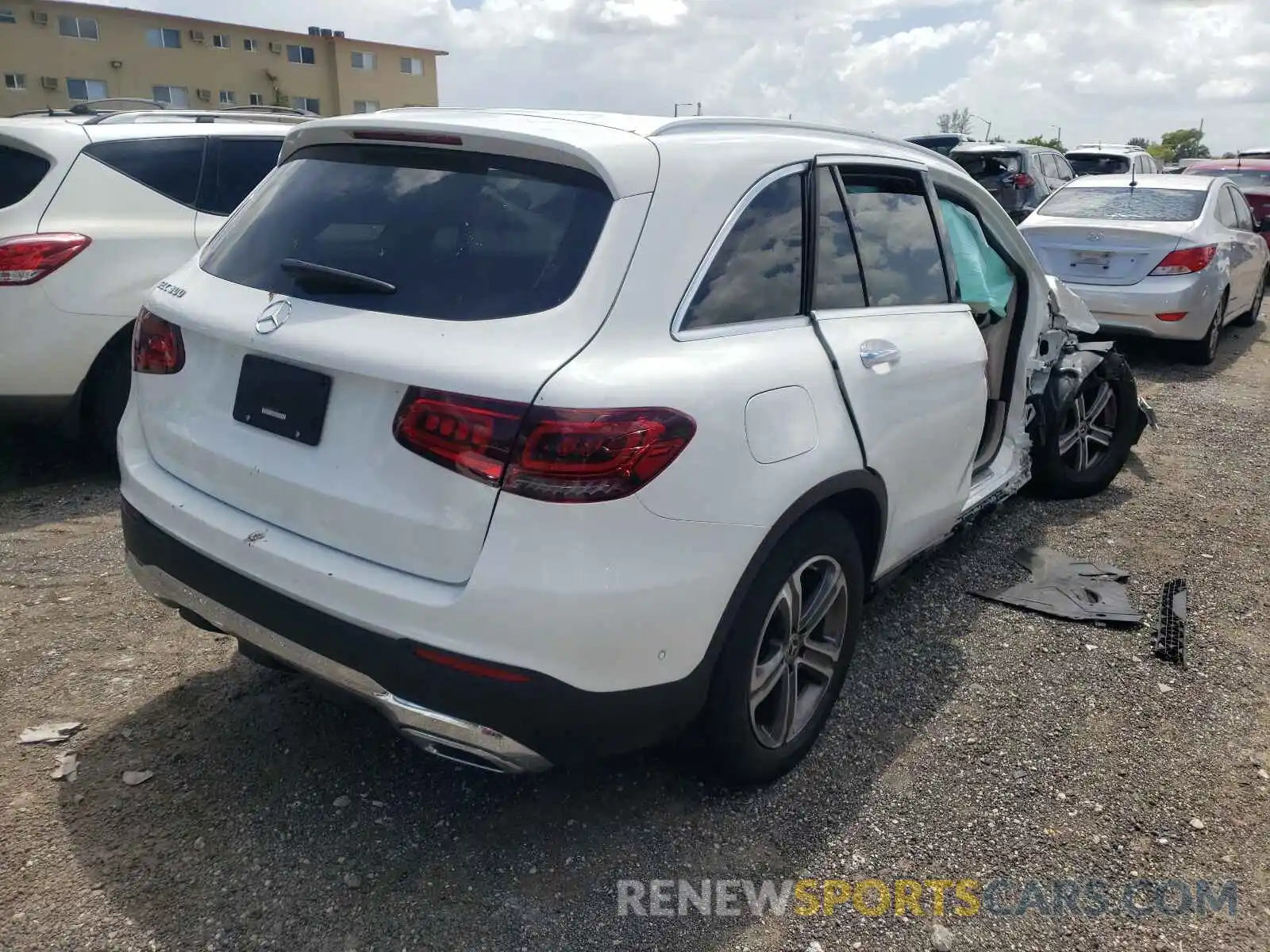 4 Photograph of a damaged car W1N0G8DB8MF895318 MERCEDES-BENZ GLC-CLASS 2021