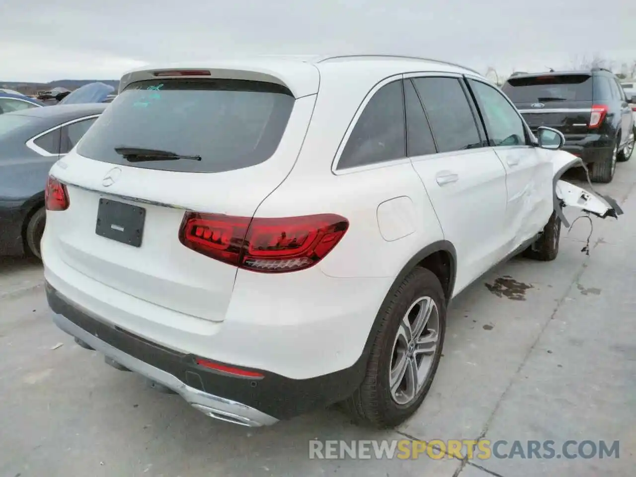 4 Photograph of a damaged car W1N0G8DBXMV310860 MERCEDES-BENZ GLC-CLASS 2021