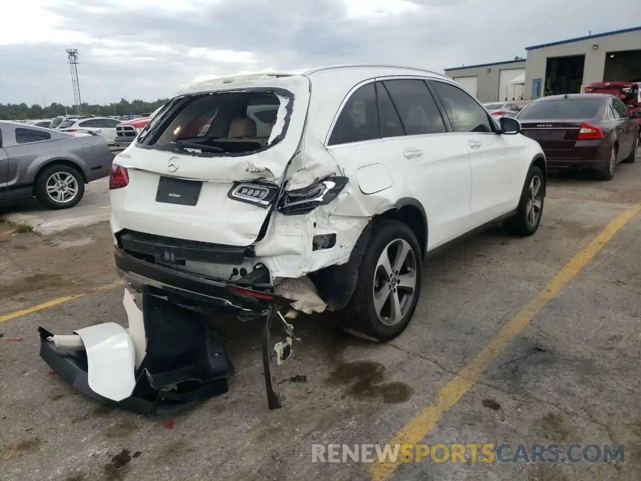 4 Photograph of a damaged car W1N0G8EB1MF885261 MERCEDES-BENZ GLC-CLASS 2021