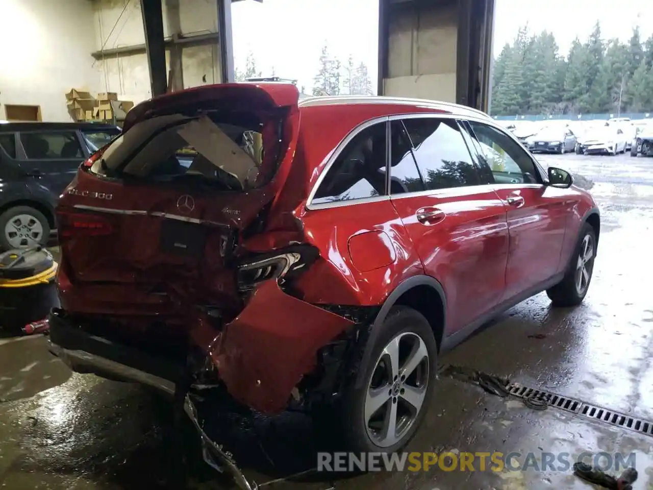 4 Photograph of a damaged car W1N0G8EB2MF918753 MERCEDES-BENZ GLC-CLASS 2021