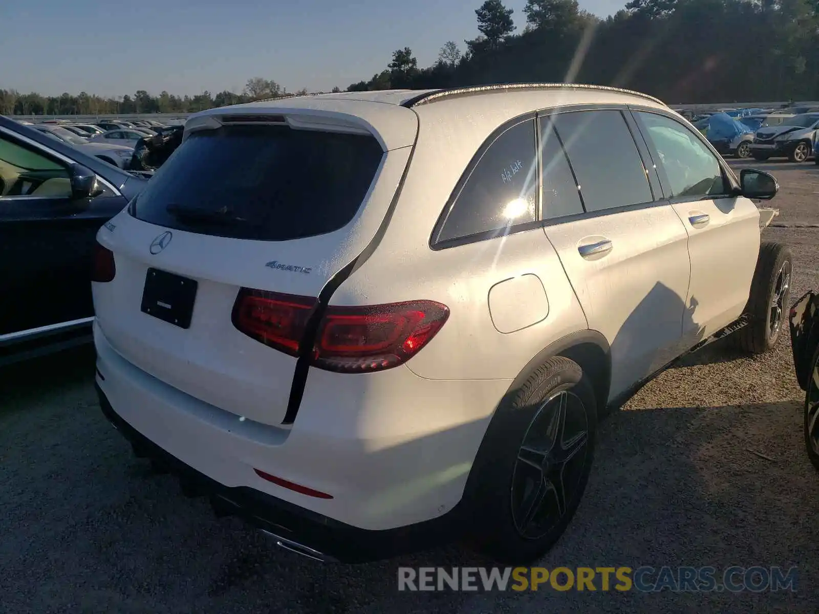 4 Photograph of a damaged car W1N0G8EB2MF959142 MERCEDES-BENZ GLC-CLASS 2021