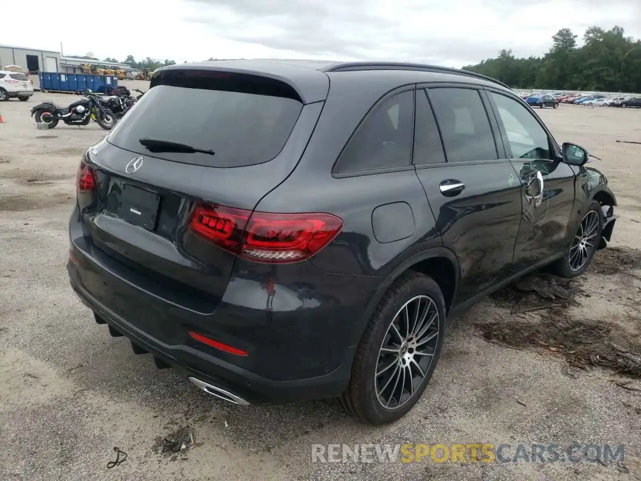 4 Photograph of a damaged car W1N0G8DB9NV335573 MERCEDES-BENZ GLC-CLASS 2022