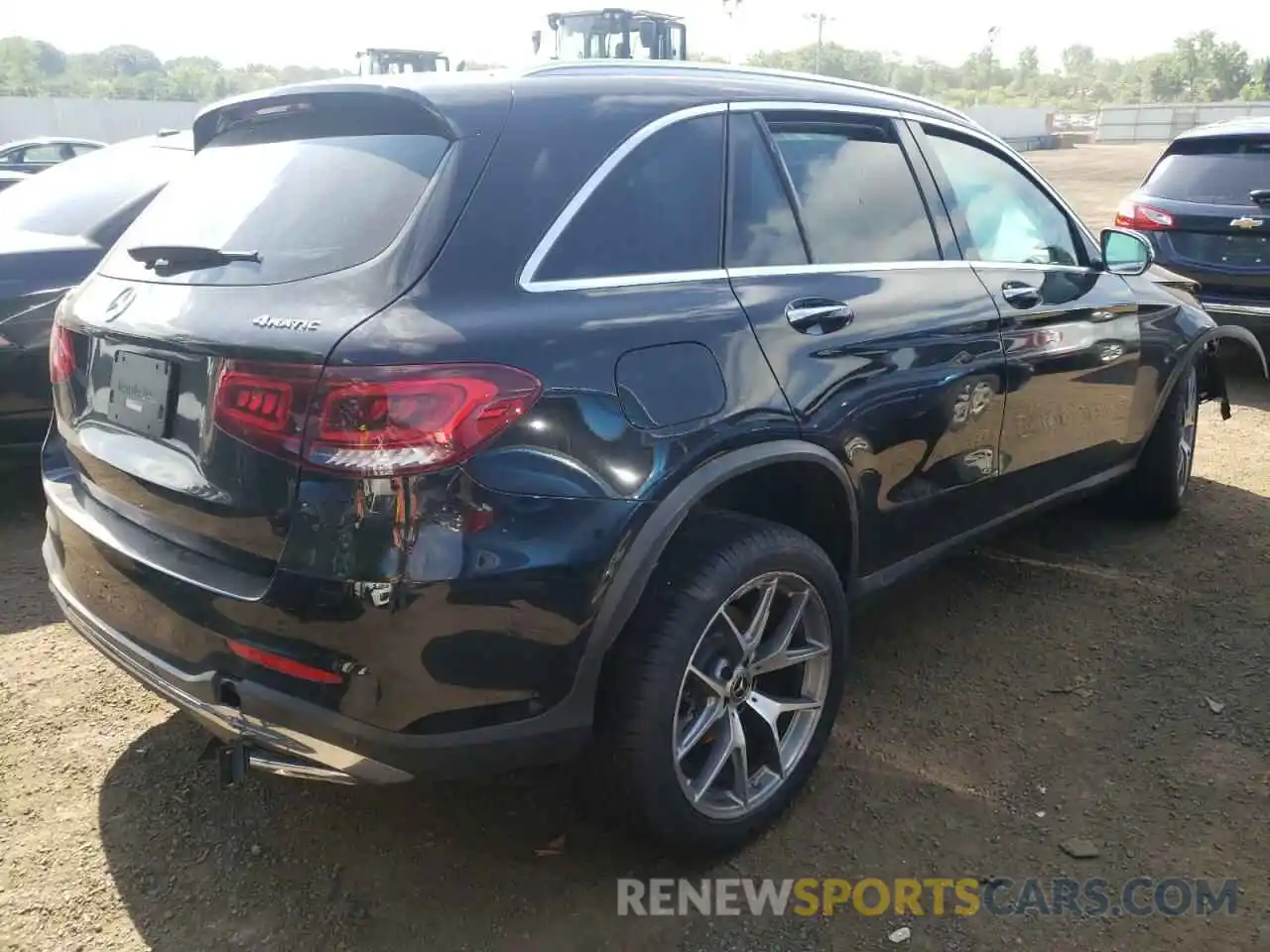 4 Photograph of a damaged car W1N0G8EB8NV364917 MERCEDES-BENZ GLC-CLASS 2022