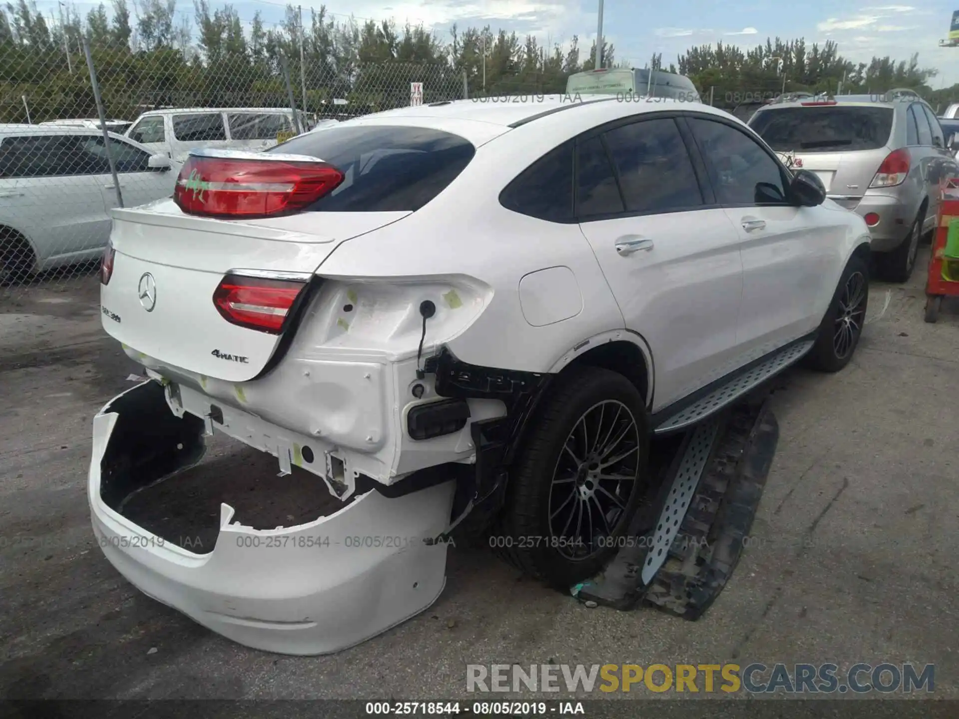 4 Photograph of a damaged car WDC0J4KB3KF529827 MERCEDES-BENZ GLC COUPE 2019