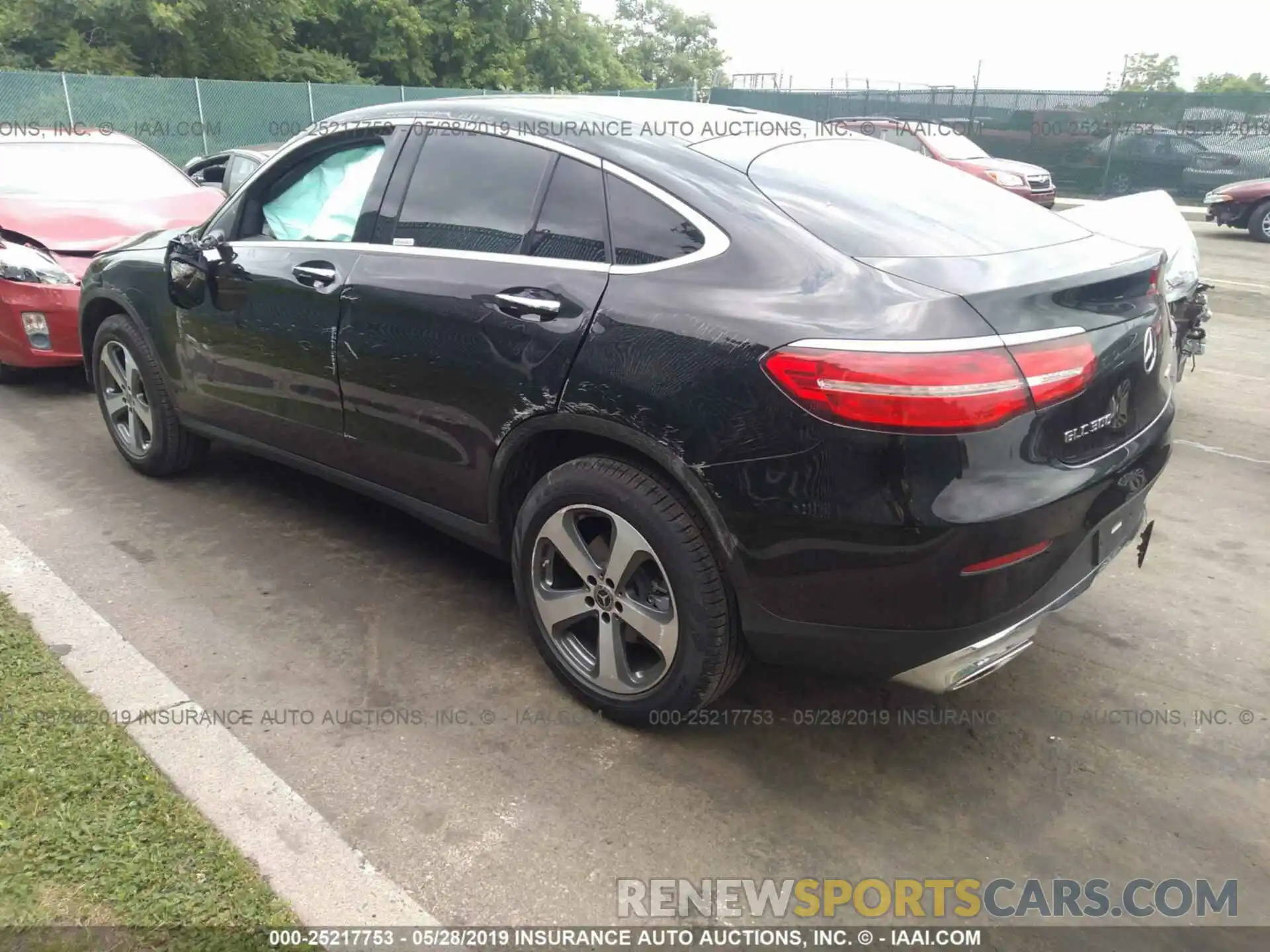 3 Photograph of a damaged car WDC0J4KB7KF558909 MERCEDES-BENZ GLC COUPE 2019