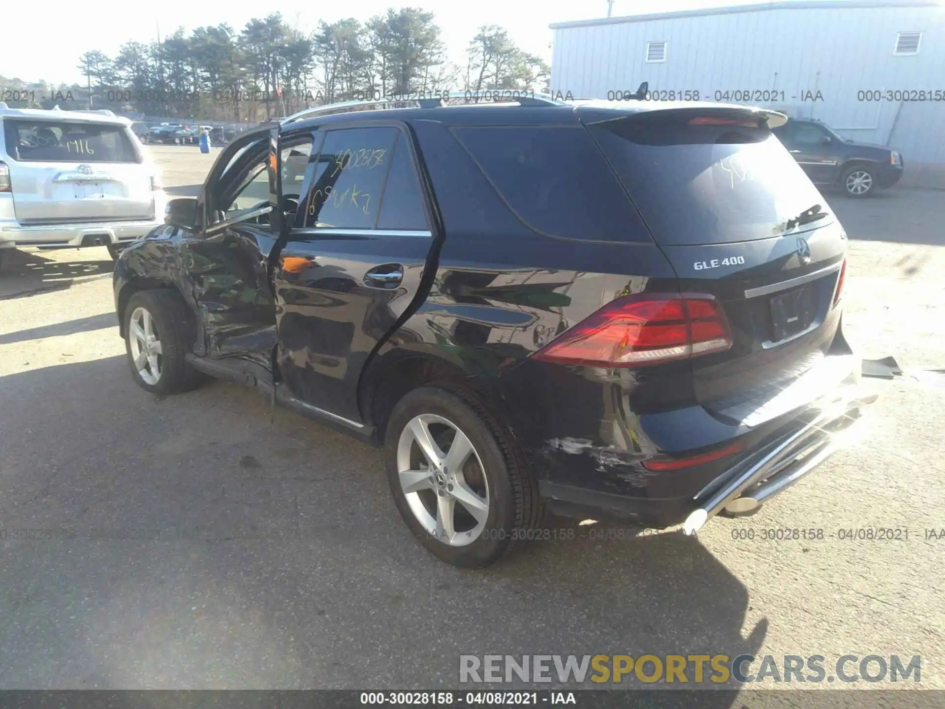 3 Photograph of a damaged car 4JGDA5GB0KB205310 MERCEDES-BENZ GLE 2019