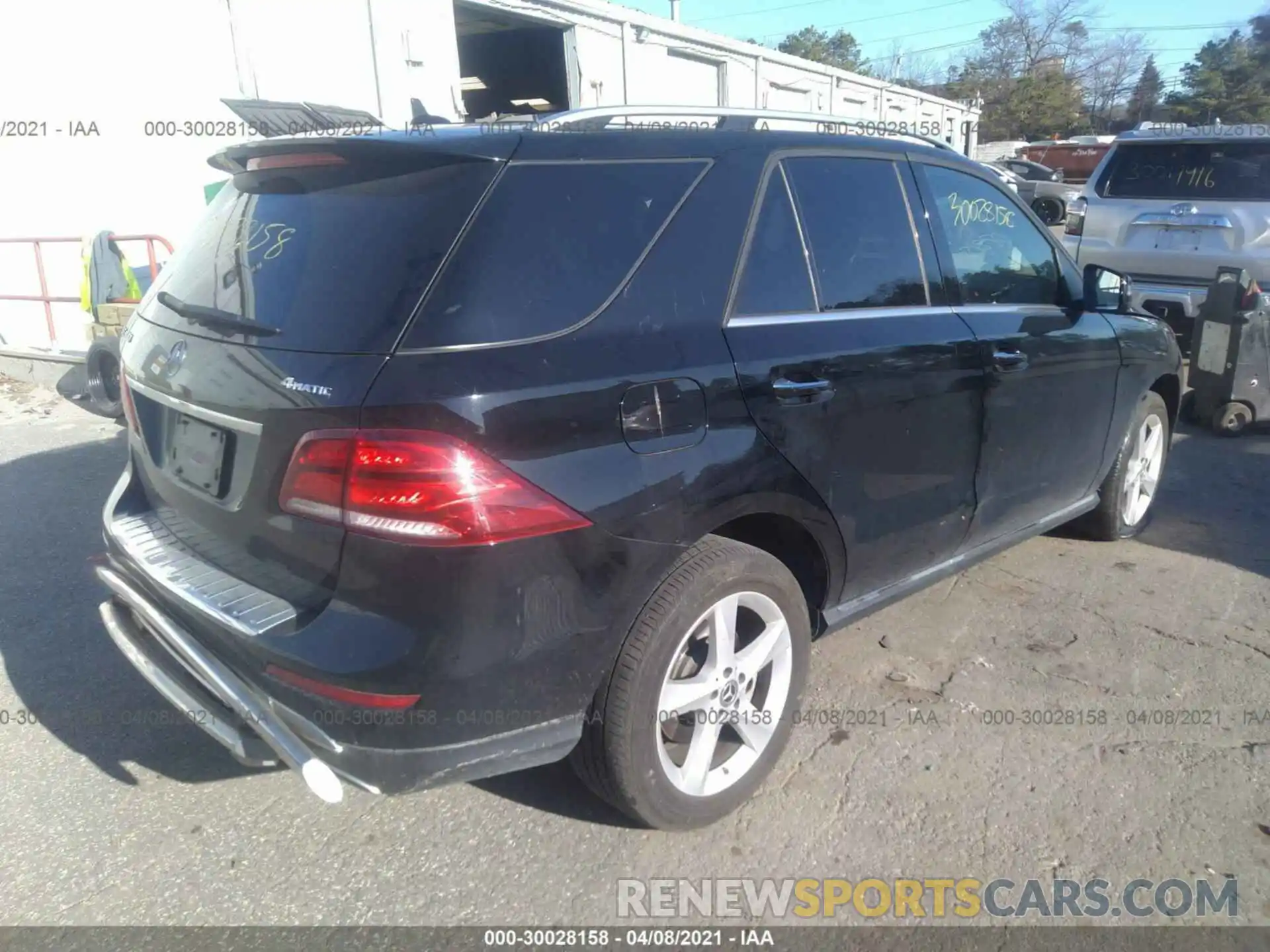 4 Photograph of a damaged car 4JGDA5GB0KB205310 MERCEDES-BENZ GLE 2019