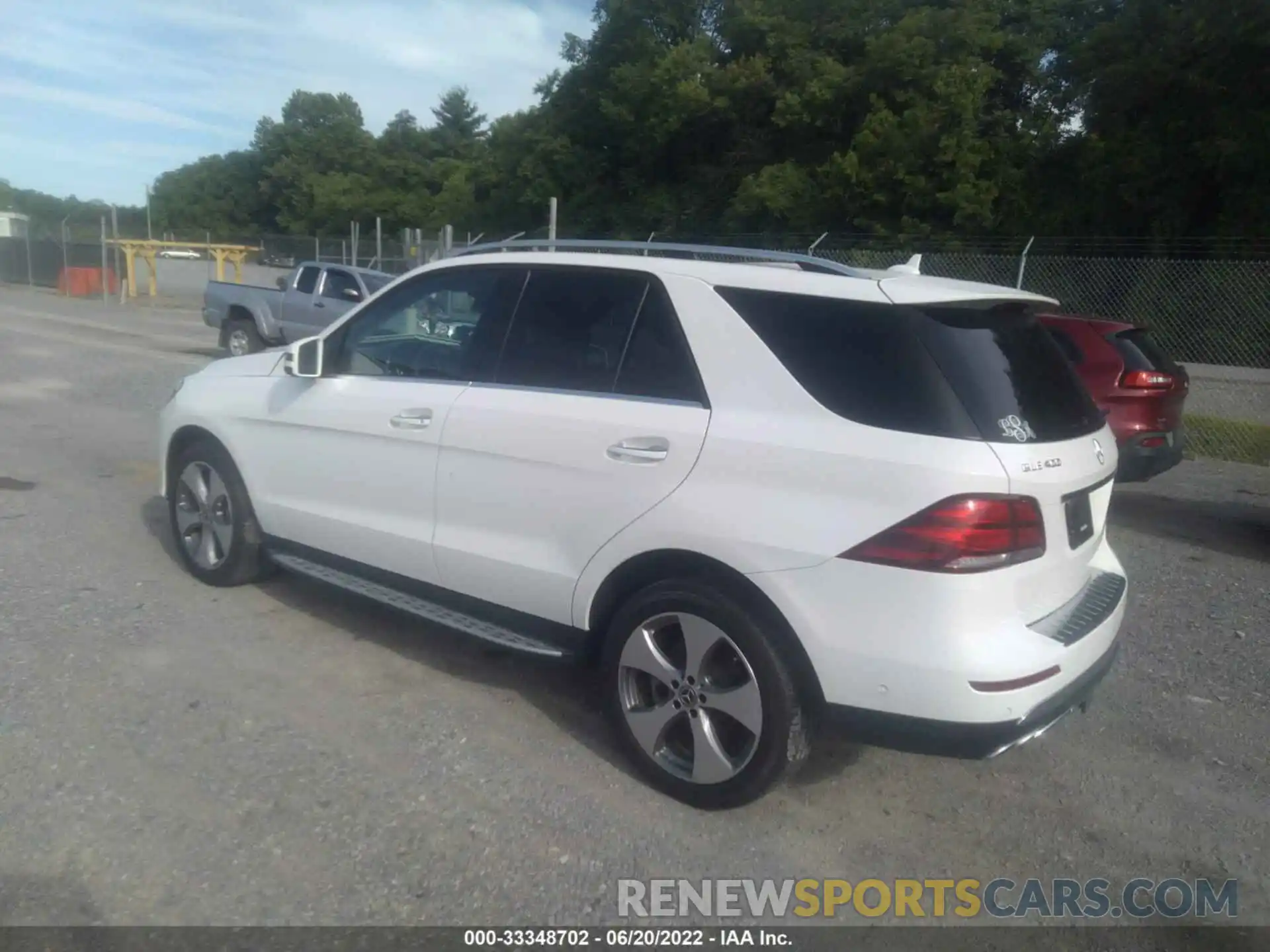 3 Photograph of a damaged car 4JGDA5GB2KB211206 MERCEDES-BENZ GLE 2019