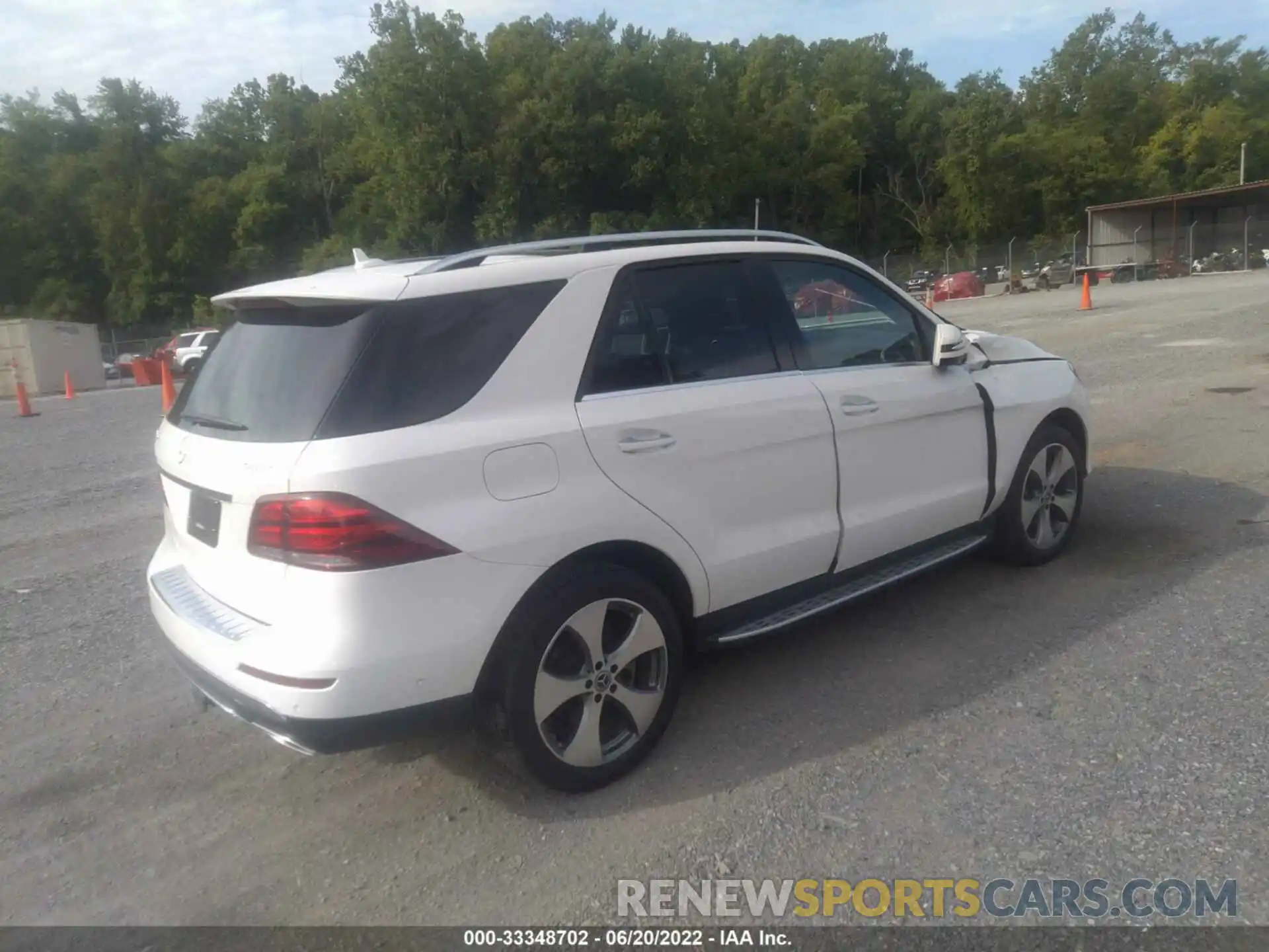 4 Photograph of a damaged car 4JGDA5GB2KB211206 MERCEDES-BENZ GLE 2019